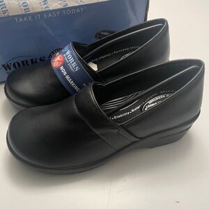 easy street Black Slip-On Clogs